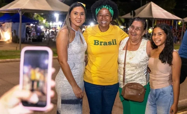 Sílvia Cristina reúne mulheres na capital