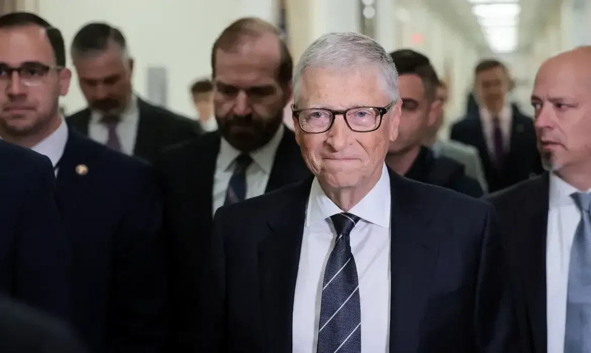 Bill Gates alerta que IA pode causar ‘um bilhão de mortes’ e defende legislação para a tecnologia