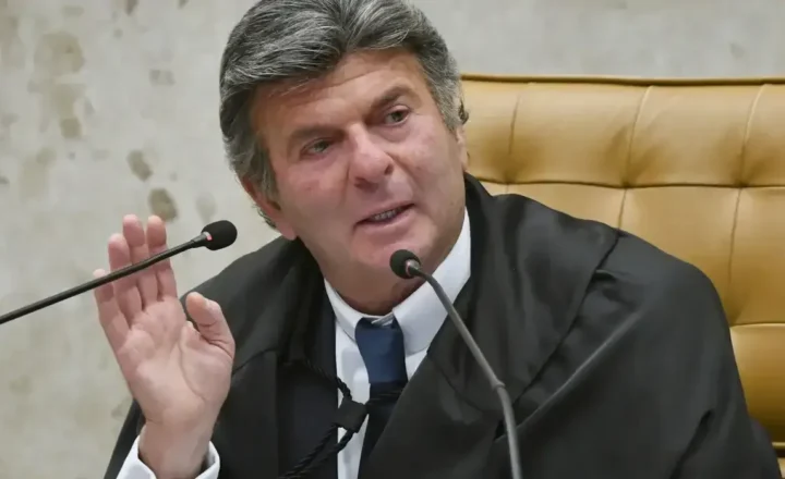 Fux suspende decisão de Dino e restabelece posts sobre Nossa Senhora