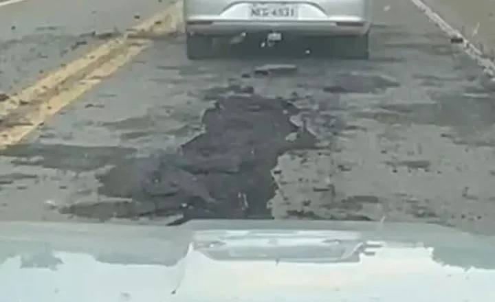 Raio danifica asfalto da BR-364 durante temporal em Vilhena