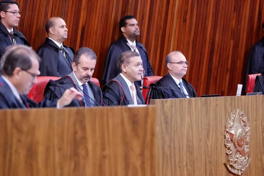 TSE determina que imagem de terceiros seja borrada em propaganda eleitoral de Lula