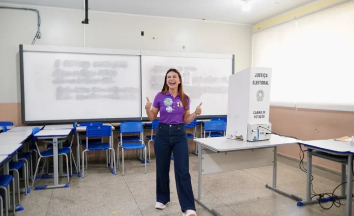 Mariana Carvalho vota acompanhada da família em Porto Velho