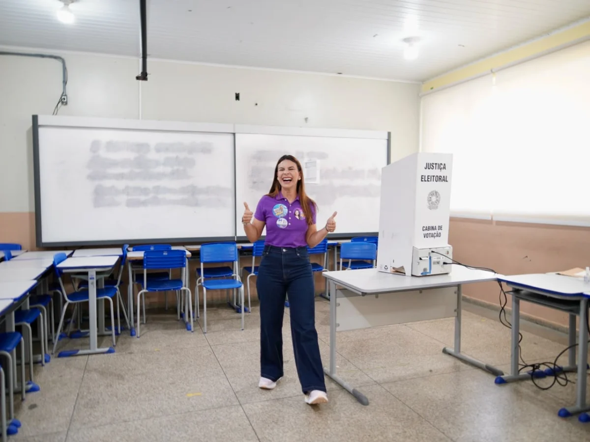 Mariana Carvalho vota acompanhada da família em Porto Velho