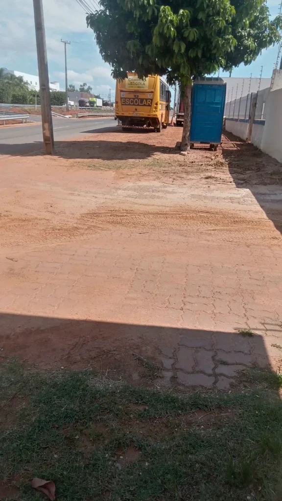 Pai de aluno denuncia possível desvio de uso de ônibus escolar e aponta precariedade na frota em Vilhena