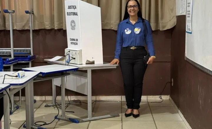Rosângela Donadon vota na manhã deste domingo na escola Dom Pedro II, em Vilhena