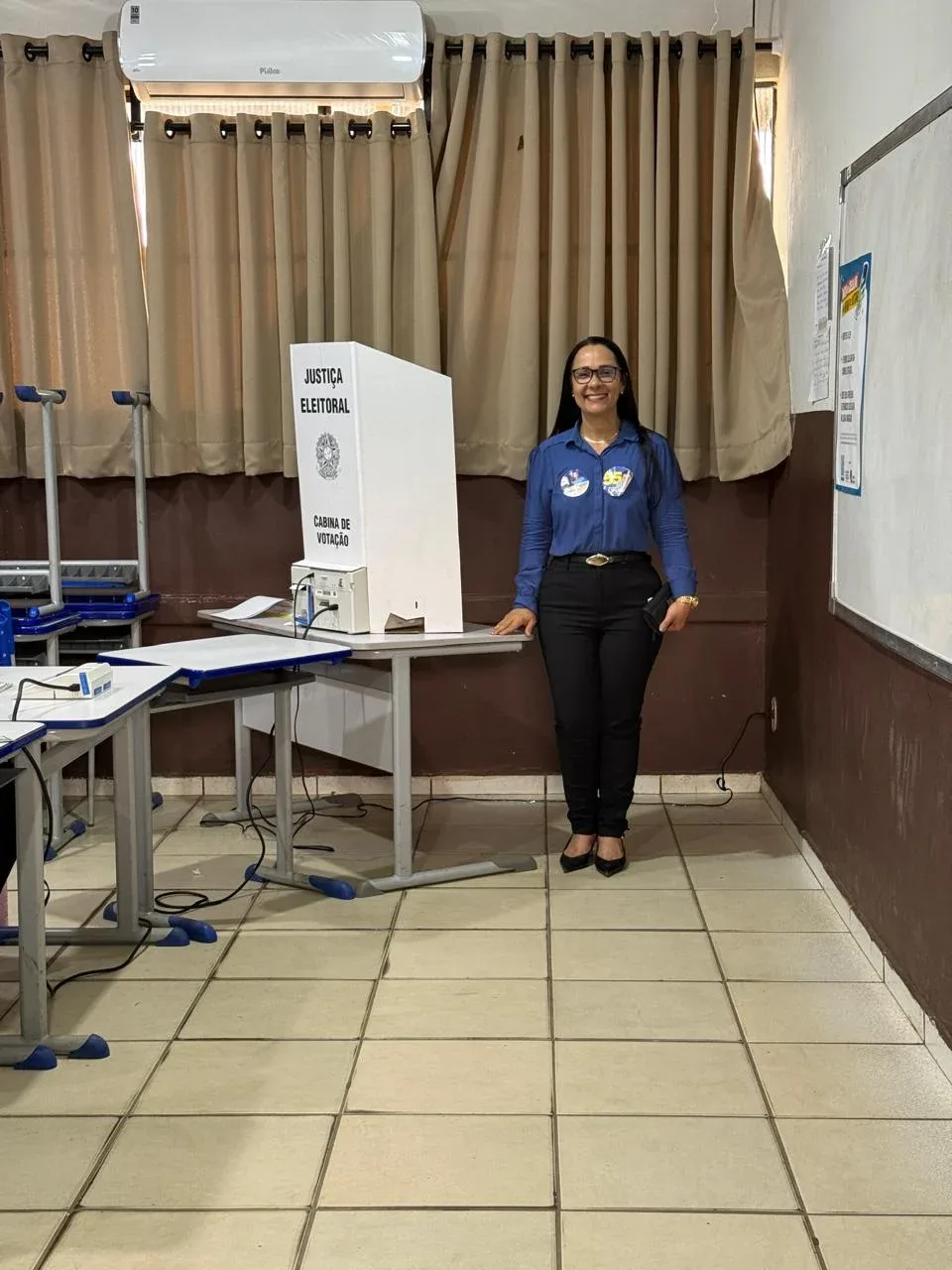 Rosângela Donadon vota na manhã deste domingo na escola Dom Pedro II, em Vilhena