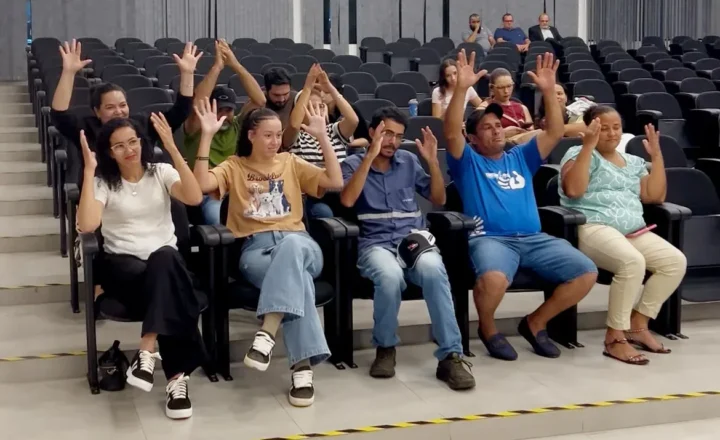 Central de Libras: Amanda Areval consegue aprovação de projeto de lei que disponibilizará intérpretes à comunidade surda de Vilhena