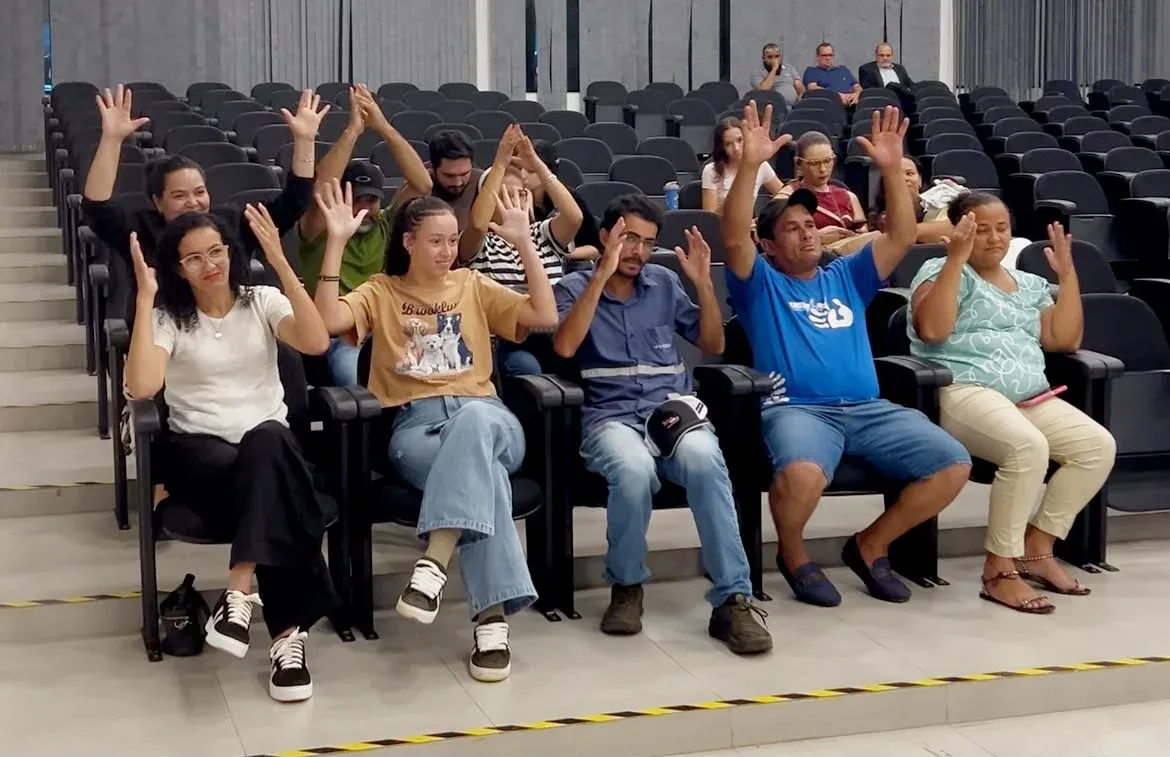 Central de Libras: Amanda Areval consegue aprovação de projeto de lei que disponibilizará intérpretes à comunidade surda de Vilhena