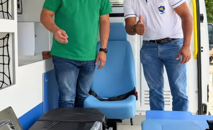 Luizinho Goebel reforça a saúde de Chupinguaia com ambulância Semi-UTI zero KM e recebe agradecimento do prefeito