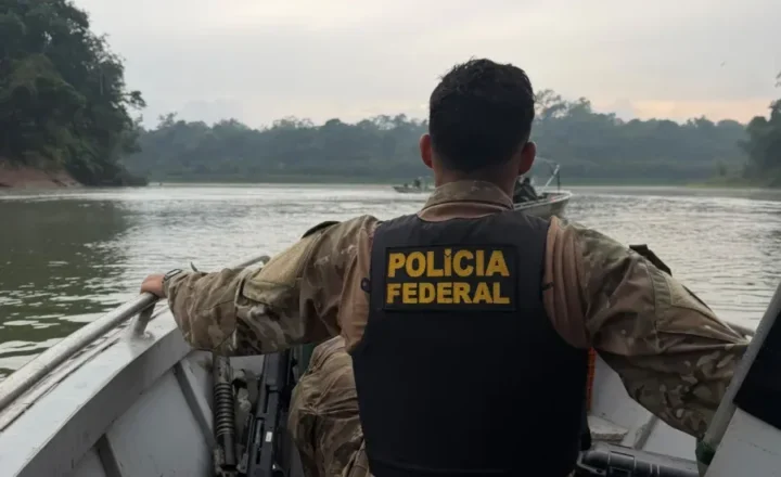 PF deflagra operação e inutiliza 72 embarcações e maquinários do garimpo ilegal no Rio Madeira