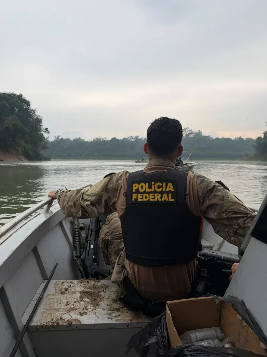 PF deflagra operação e inutiliza 72 embarcações e maquinários do garimpo ilegal no Rio Madeira
