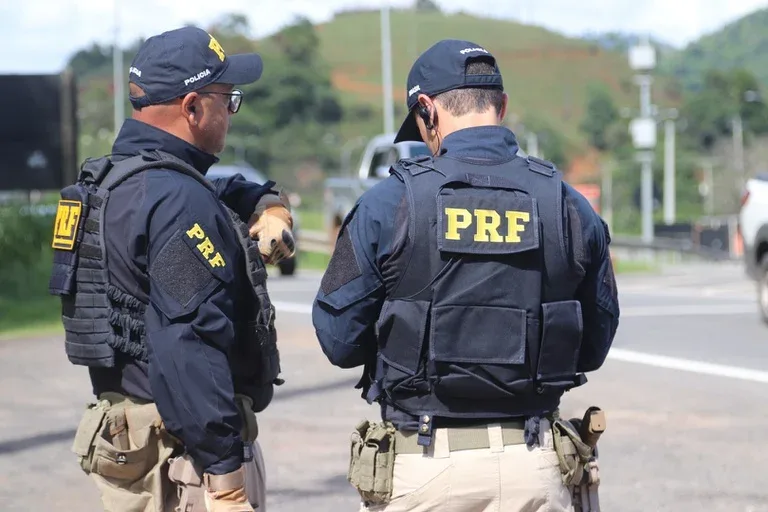 PRF libera parcialmente BR 364 em Pimenta Bueno após acidente entre veículos