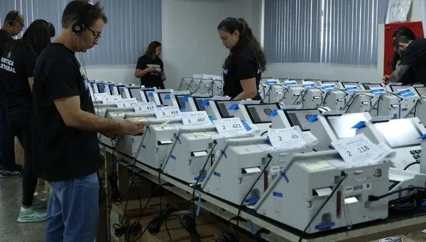 Urnas eletrônicas são preparadas para o segundo turno em Rondônia