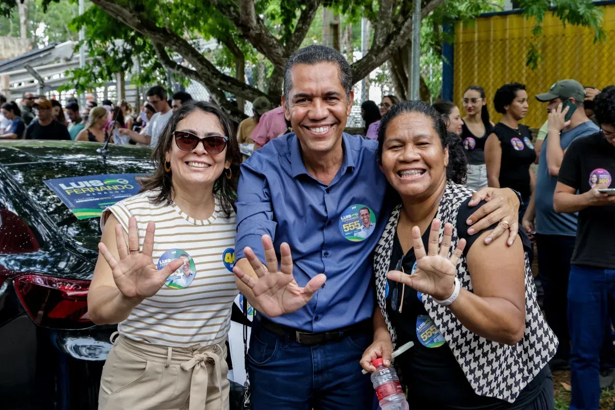 Luis Fernando encerra campanha com agradecimento aos rondonienses e reforça compromisso com o estado. Luis Fernando encerra campanha com agradecimento aos rondonienses e reforça compromisso com o estado.