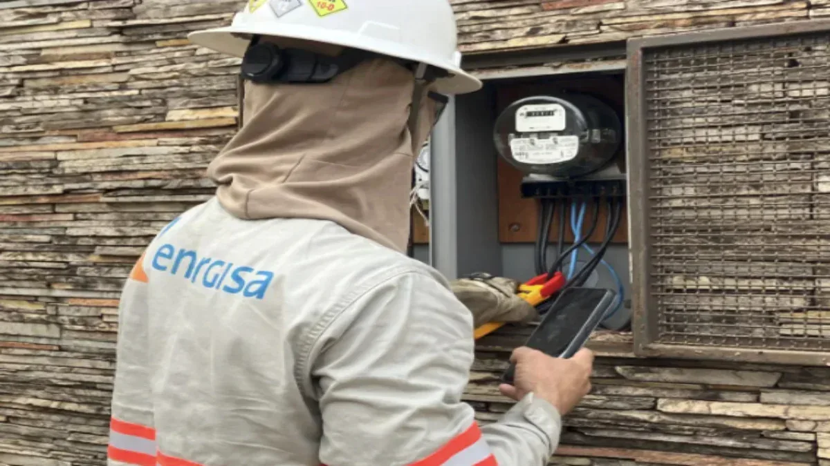 Vai instalar mais ar-condicionado ou ampliar o negócio? Veja quando é preciso atualizar a carga elétrica