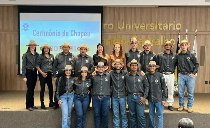 Cerimônia do Chapéu emociona acadêmicos de Agronomia da FIMCA e celebra sonhos construídos em família