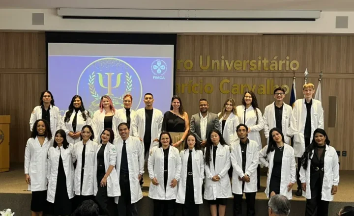 Cerimônia do Jaleco marca início da jornada de acadêmicos do curso de Psicologia da FIMCA e celebra sonhos e novas histórias