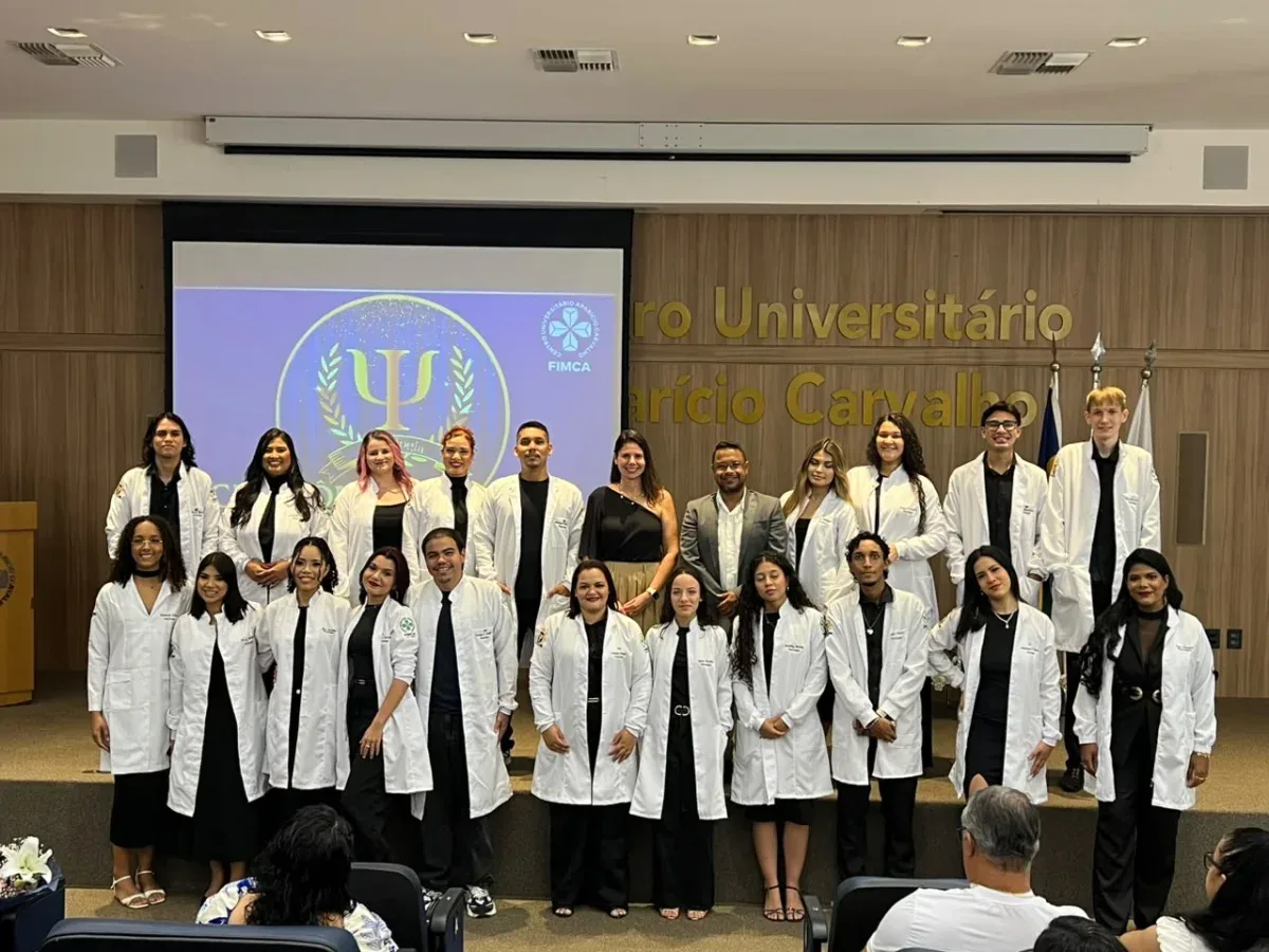 Cerimônia do Jaleco marca início da jornada de acadêmicos do curso de Psicologia da FIMCA e celebra sonhos e novas histórias Cerimônia do Jaleco marca início da jornada de acadêmicos do curso de Psicologia da FIMCA e celebra sonhos e novas histórias