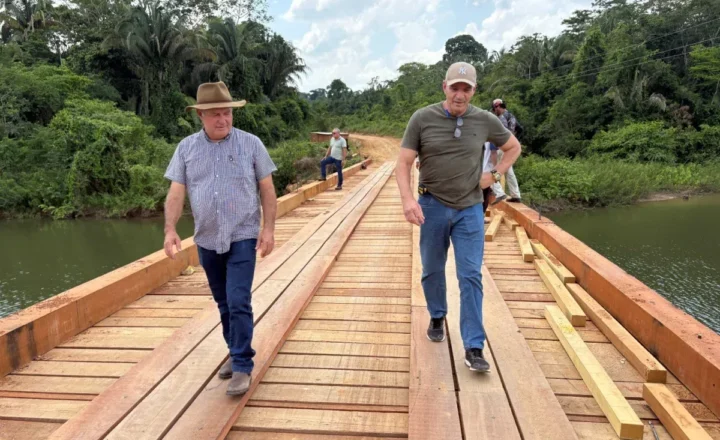 Pedro Fernandes acompanha obras do DER na Ponte do Cabeça, na RO-010