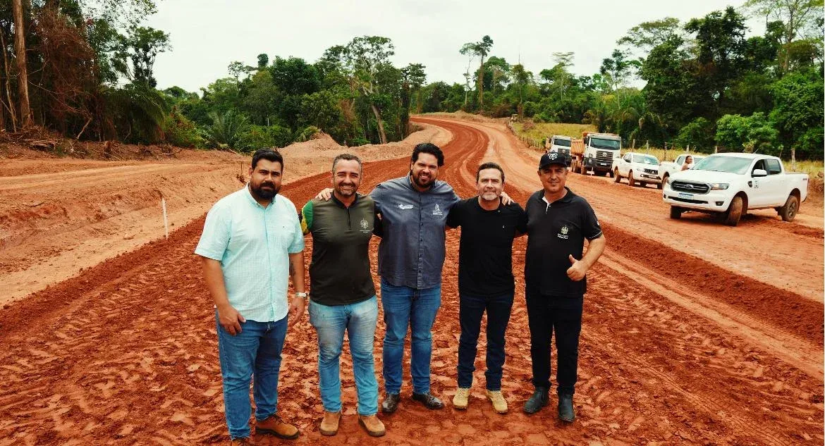 Alta Floresta: Jean Oliveira e diretor-geral do DER acompanham obra na Serra do Pialopes