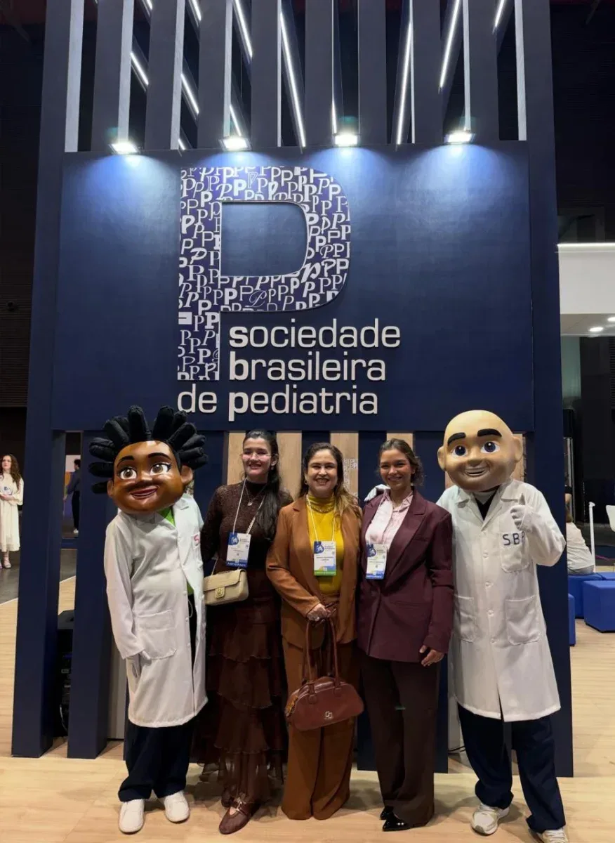 Acadêmicas de Medicina da Metropolitana e FIMCA se destacam no 42º Congresso Brasileiro de Pediatria