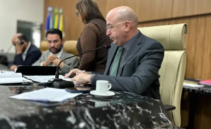  Vereador Gedeão Negreiros solicita implantação de faixa de pedestres e redutor de velocidade no Bairro Agenor de Carvalho