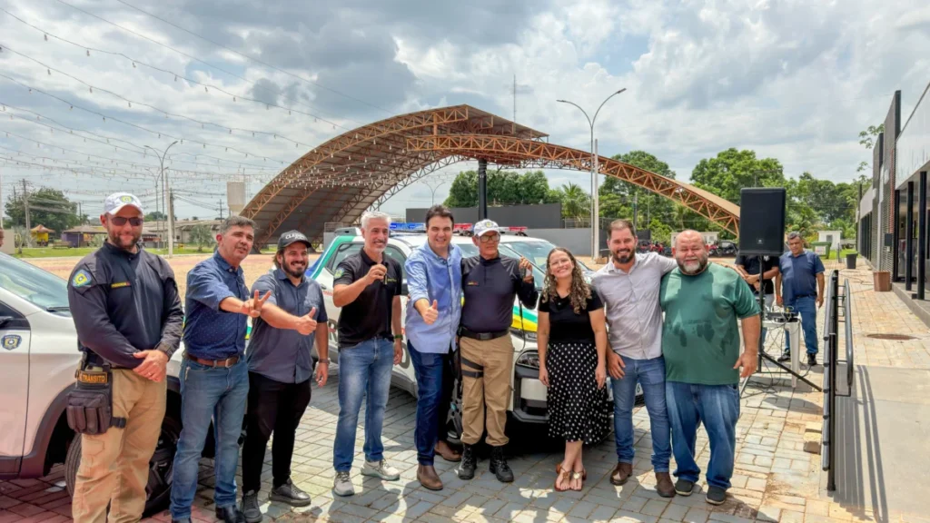 Amarilson Carvalho participa da entrega de três viaturas à Semttran e destaca investimentos na segurança dos agentes