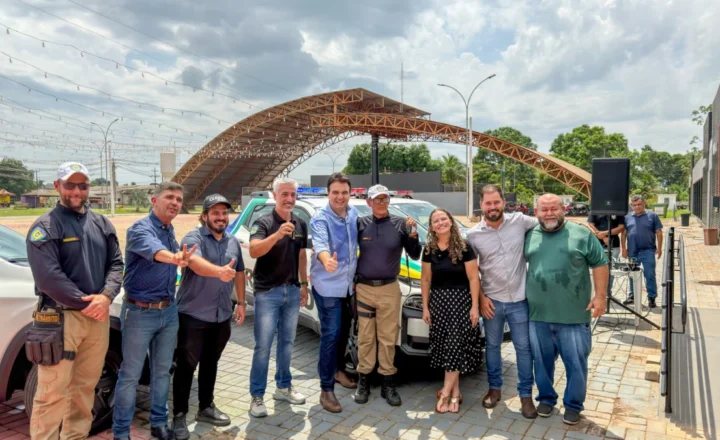 Amarilson Carvalho participa da entrega de três viaturas à Semttran e destaca investimentos na segurança dos agentes