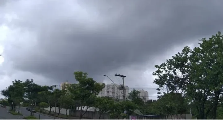 Inmet alerta para chuvas no Norte, Sudeste e Centro-Oeste