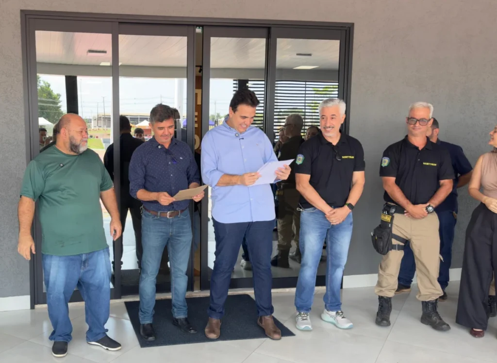 Tony Pablo entrega três viaturas à Semttran e anuncia sistema inteligente para reforçar a segurança no trânsito