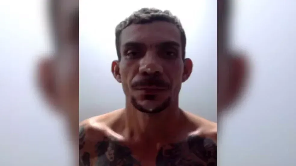 Homem é preso suspeito de matar e enterrar mulher no quintal de apartamento em RO