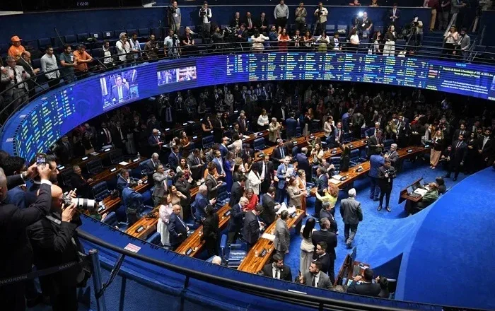 Senado aprova fim da escala de trabalho 6×1 com 75 votos a favor e 1 contra