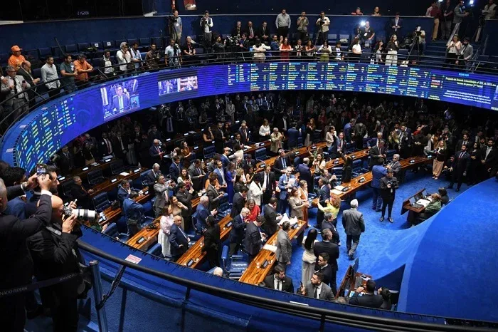Senado aprova fim da escala de trabalho 6×1 com 75 votos a favor e 1 contra Senado aprova fim da escala de trabalho 6×1 com 75 votos a favor e 1 contra
