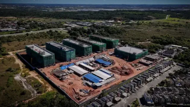Vista aérea dos blocos de alojamentos que serão destinados a funcionários da BYD