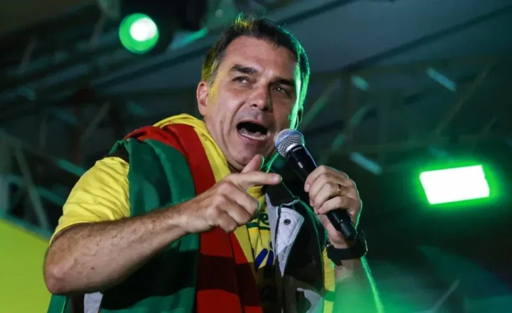 Flávio diz que aceita abrir sigilo se Lula divulgar dados do cartão corporativo