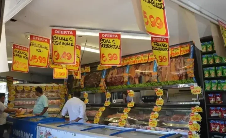 Os sinais preocupantes da economia em 2027 e o que Flávio e Lula propõem para eles