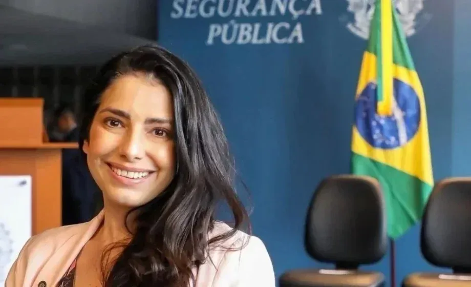 Ministra do TSE que vetou púlpito vazio de Lula trabalhou no governo petista Ministra do TSE que vetou púlpito vazio de Lula trabalhou no governo petista