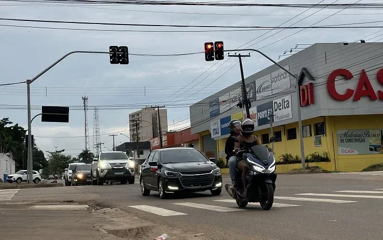 Proprietários de veículos com placa final zero devem atualizar licenciamento anual até 29 de outubro