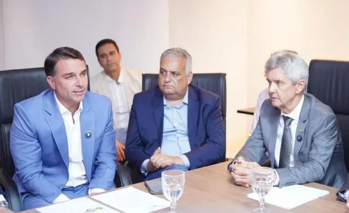 Flávio Bolsonaro se reúne com senador Bagattoli e FPA para discutir os rumos do setor produtivo