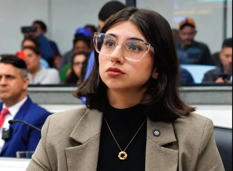Coluna ESPAÇO ABERTO – Eduarda Campopiano: quando a polêmica vira projeto de poder