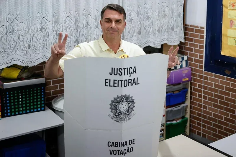 Aparecida, cidade da Padroeira do Brasil, dá maioria dos votos a Flávio Bolsonaro Aparecida, cidade da Padroeira do Brasil, dá maioria dos votos a Flávio Bolsonaro